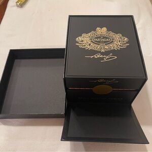 Impressive Exquisite Black Cigar Box in its own Box!
